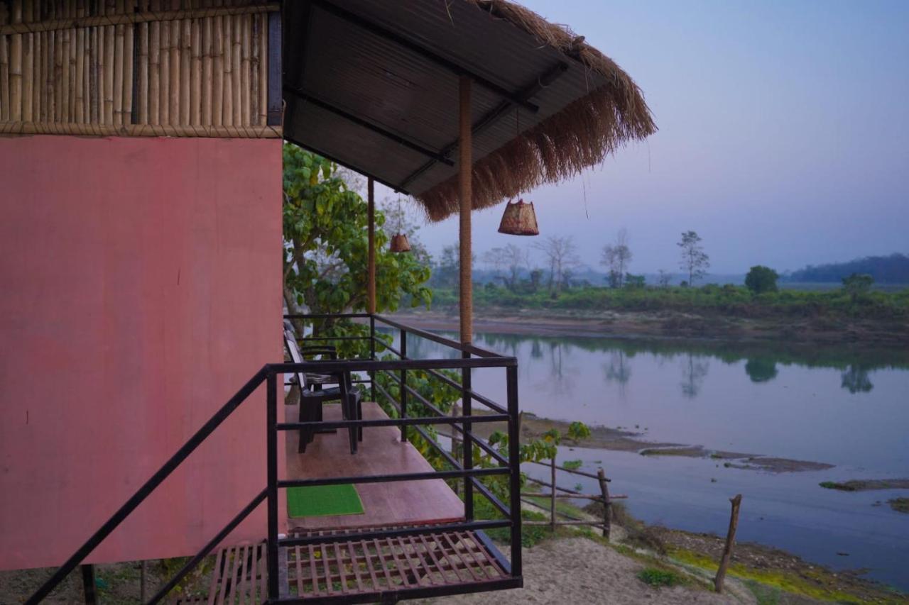 Bamby Chilling House - Feel The Nature Sauraha Dış mekan fotoğraf