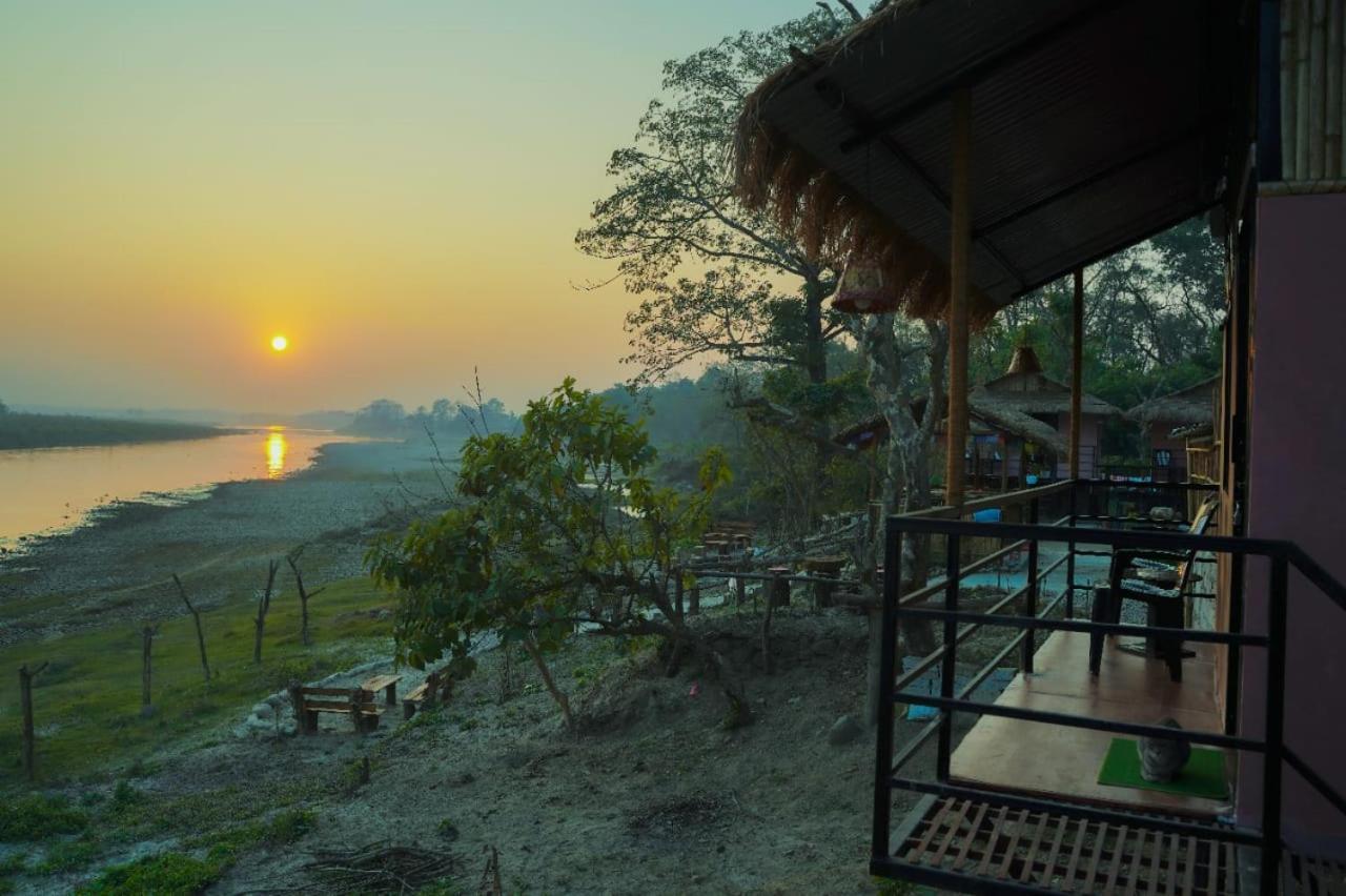 Bamby Chilling House - Feel The Nature Sauraha Dış mekan fotoğraf