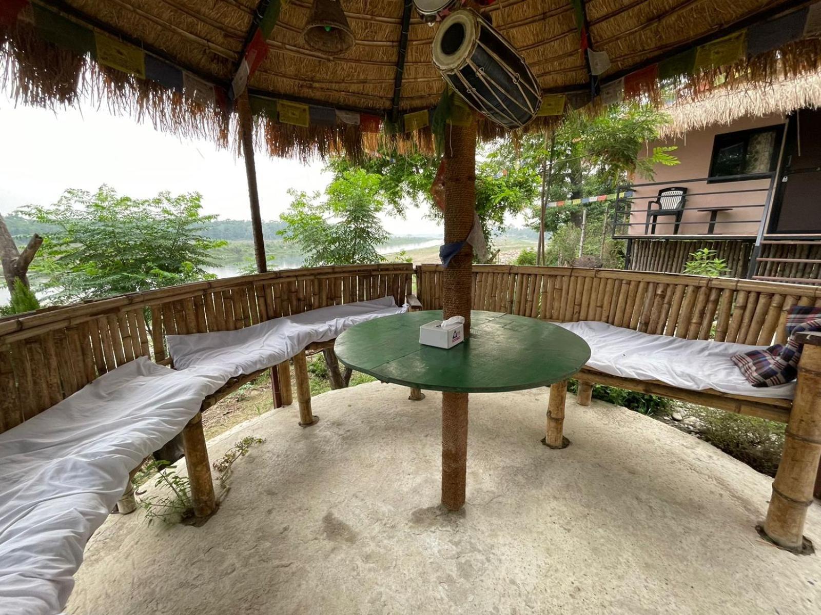 Bamby Chilling House - Feel The Nature Sauraha Dış mekan fotoğraf