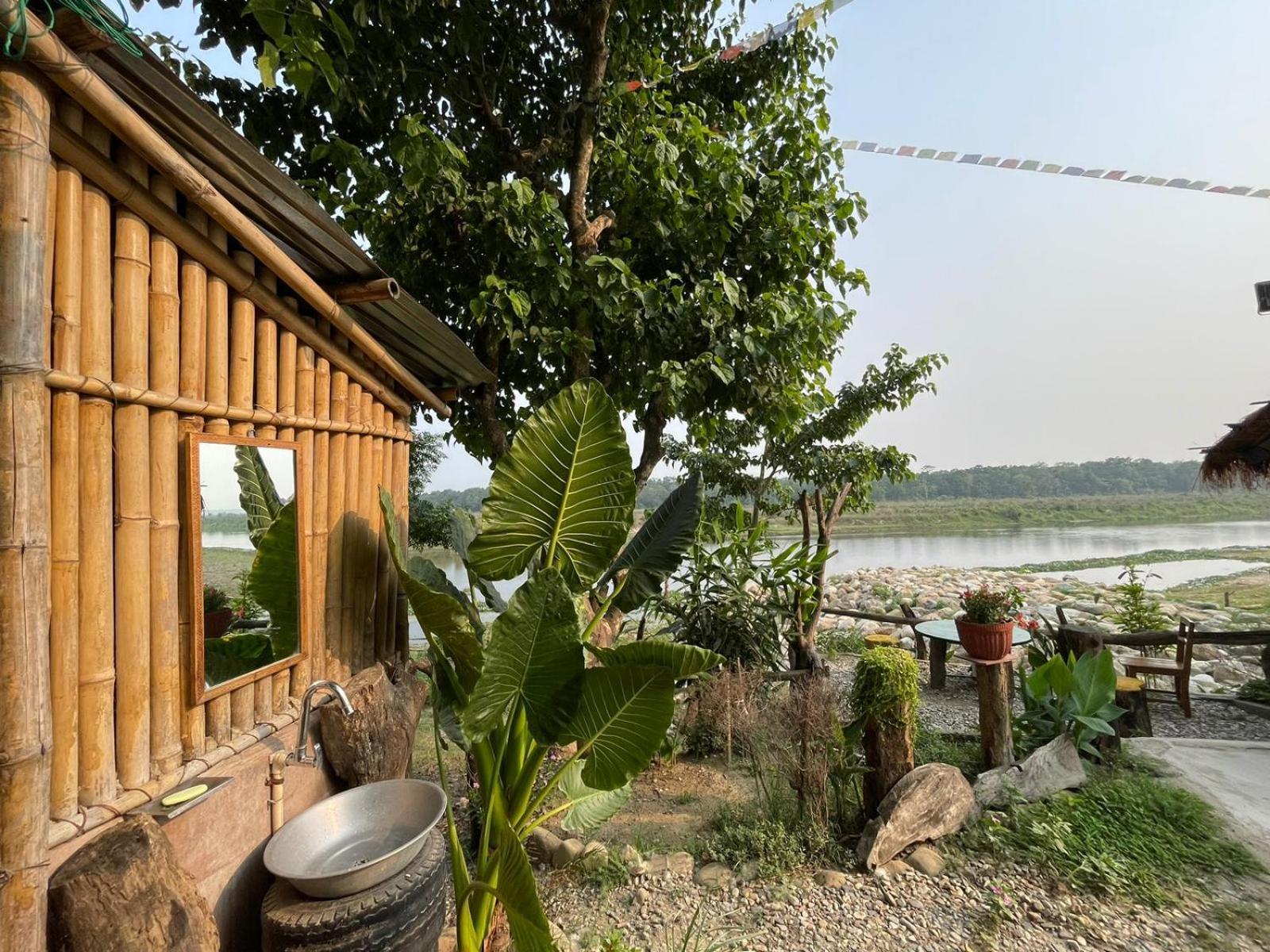 Bamby Chilling House - Feel The Nature Sauraha Dış mekan fotoğraf