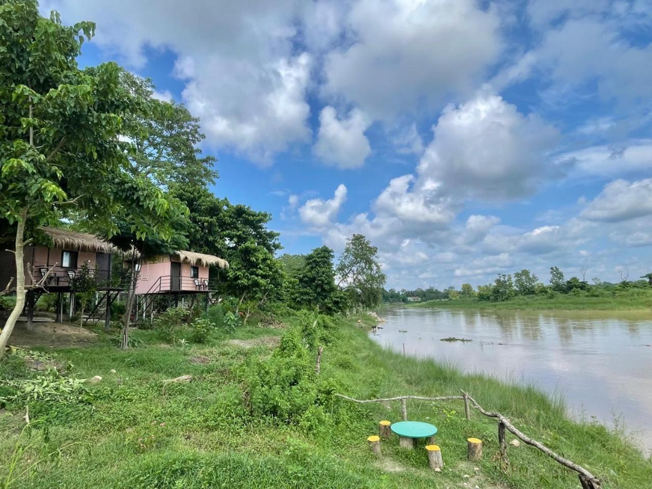 Bamby Chilling House - Feel The Nature Sauraha Dış mekan fotoğraf