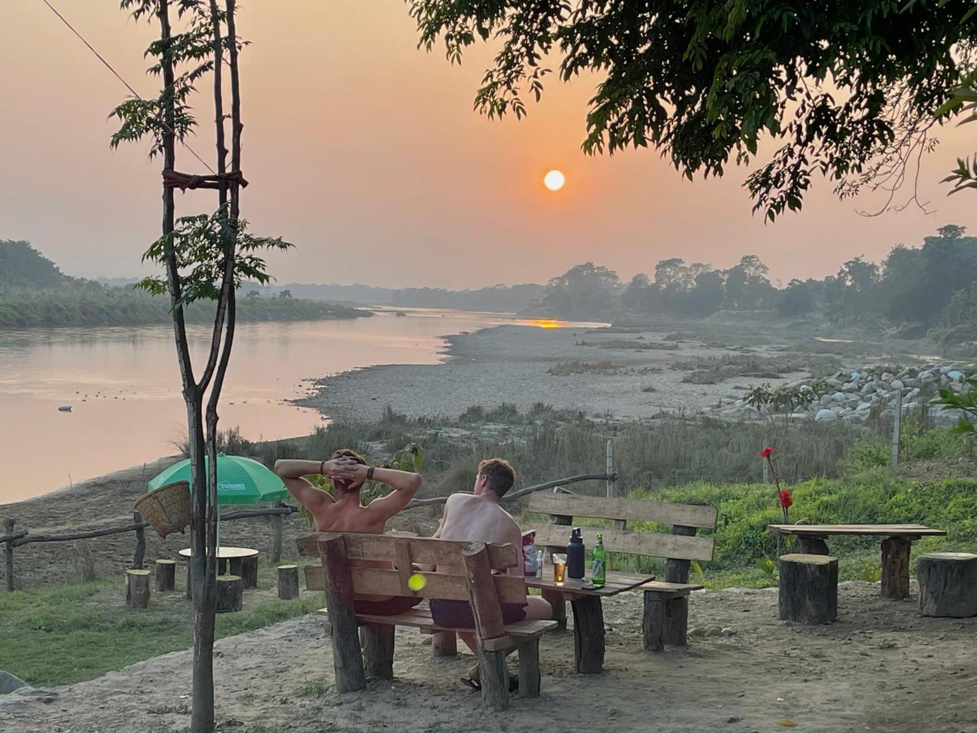 Bamby Chilling House - Feel The Nature Sauraha Dış mekan fotoğraf