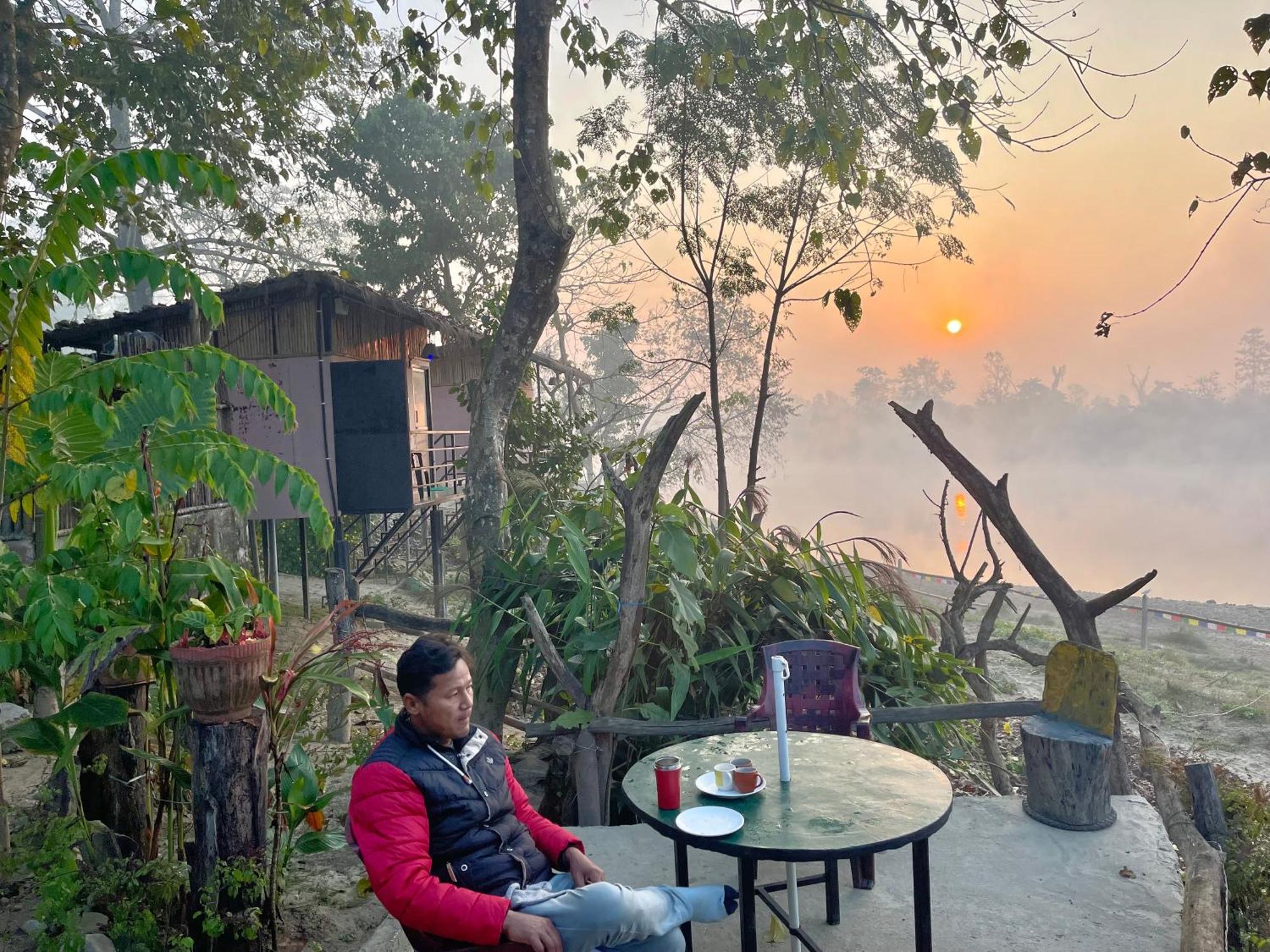 Bamby Chilling House - Feel The Nature Sauraha Dış mekan fotoğraf