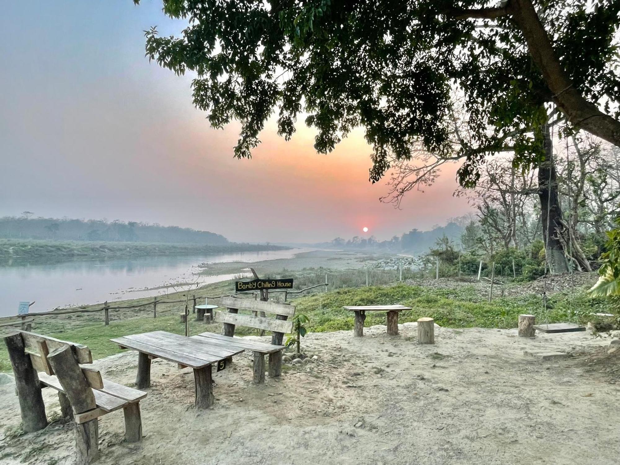 Bamby Chilling House - Feel The Nature Sauraha Dış mekan fotoğraf